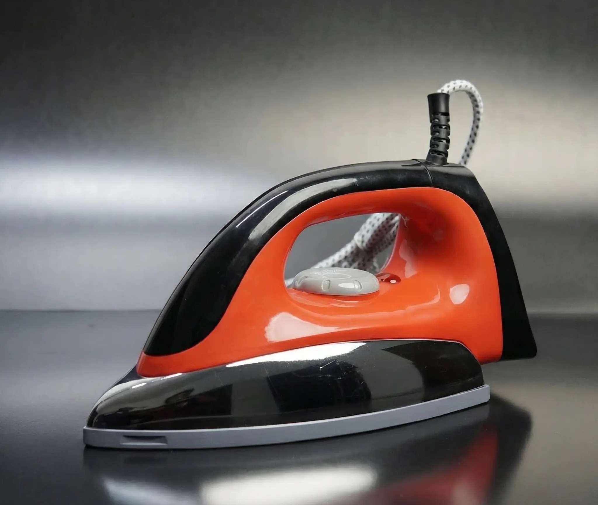 Novena Black Berry Automatic Dry Iron (NI-1182)