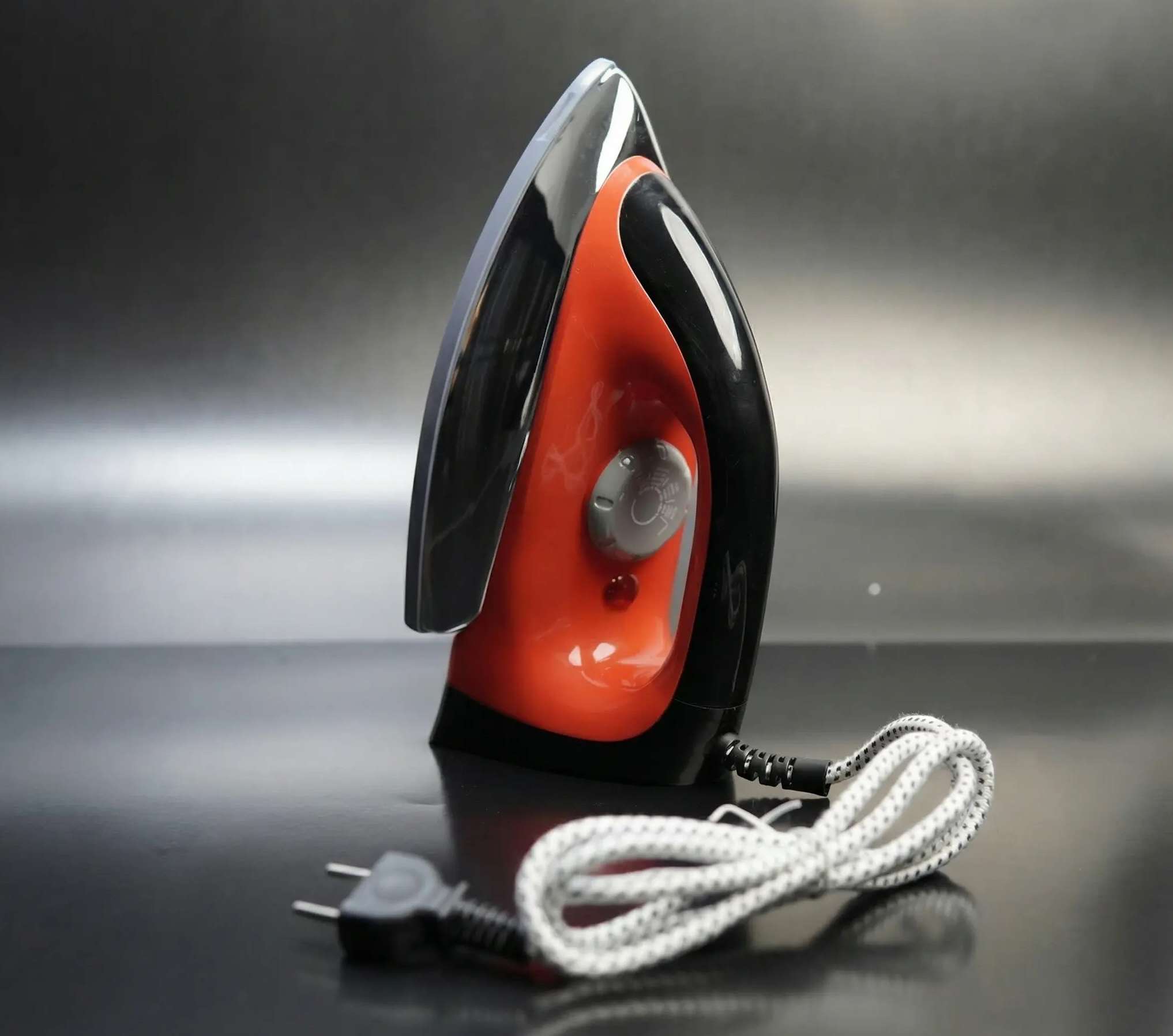 Novena Black Berry Automatic Dry Iron (NI-1182)