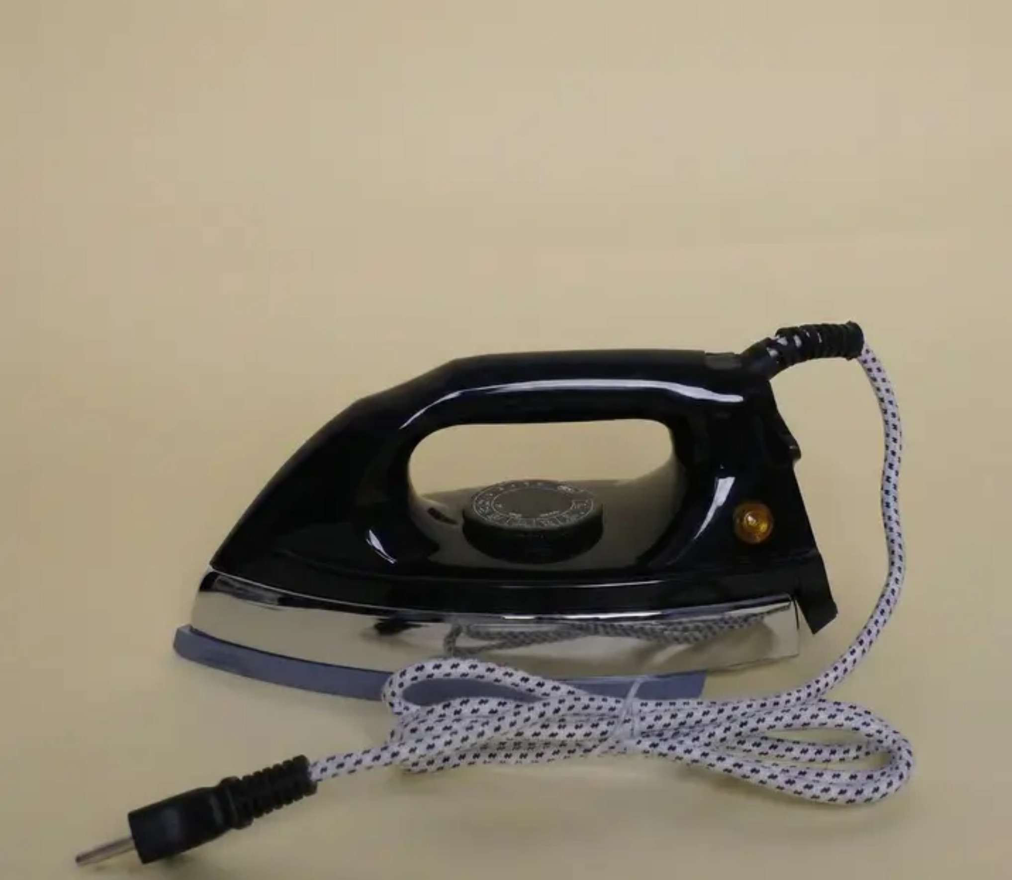 Novena Black Berry Automatic Dry Iron (NI-1184)