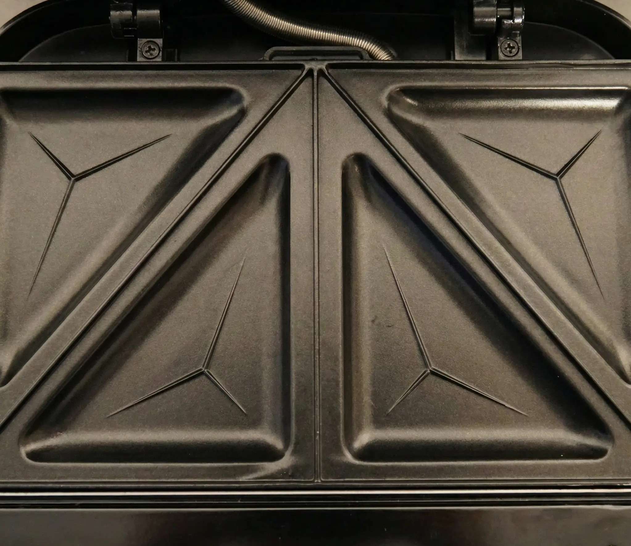 Novena NSM-213 Sandwich Maker – 750W with Non-Stick Triangle Plates, Automatic Temperature Control, and Cool Touch Handle