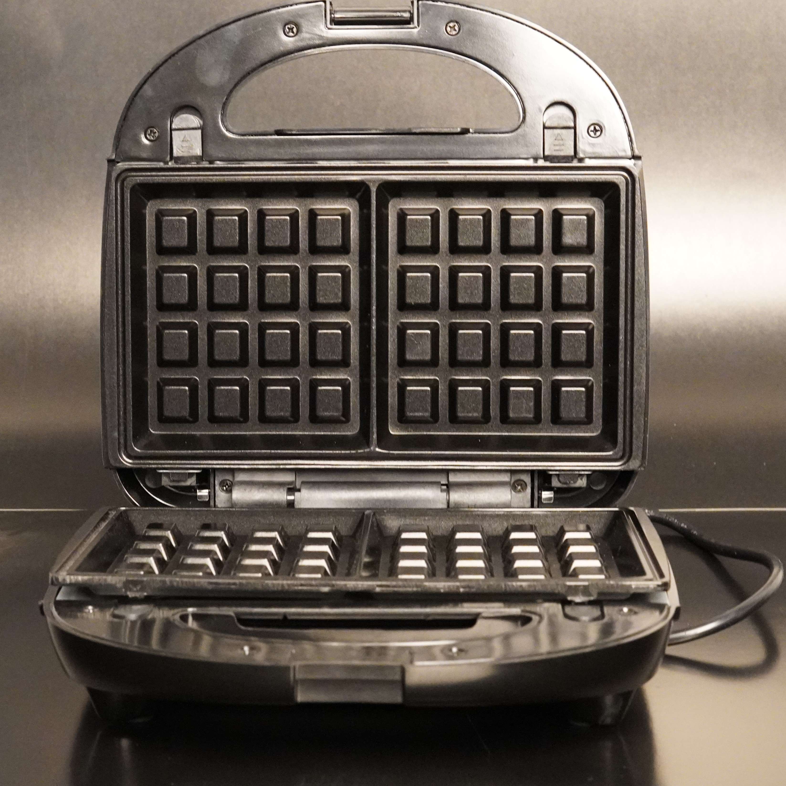 Novena NSWM-2025 Double Waffle & Sandwich Maker – 850W, 2-in-1 Family Fun Machine with Non-Stick Interchangeable Plates