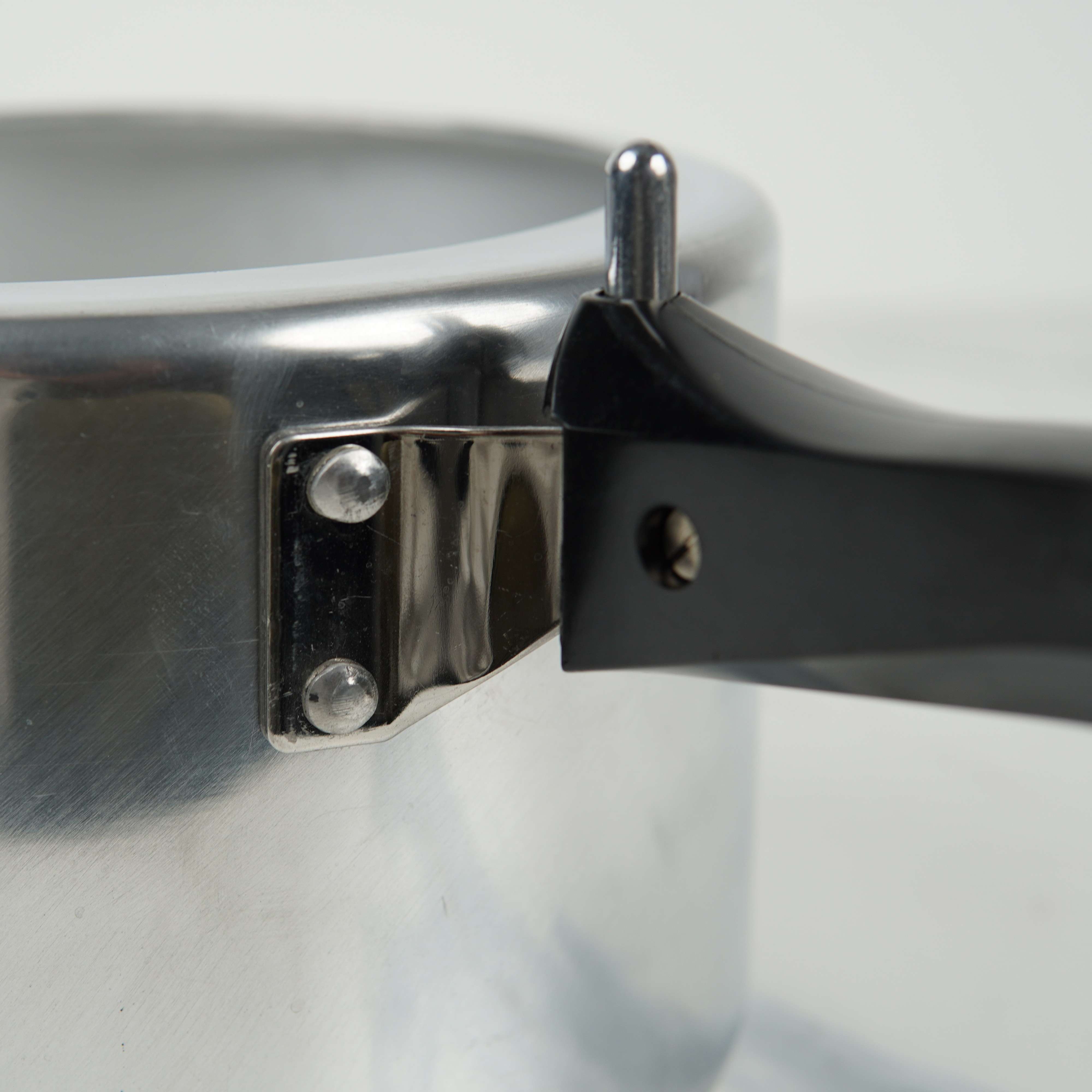 Hawkins Classic Pressure Cooker – 4L