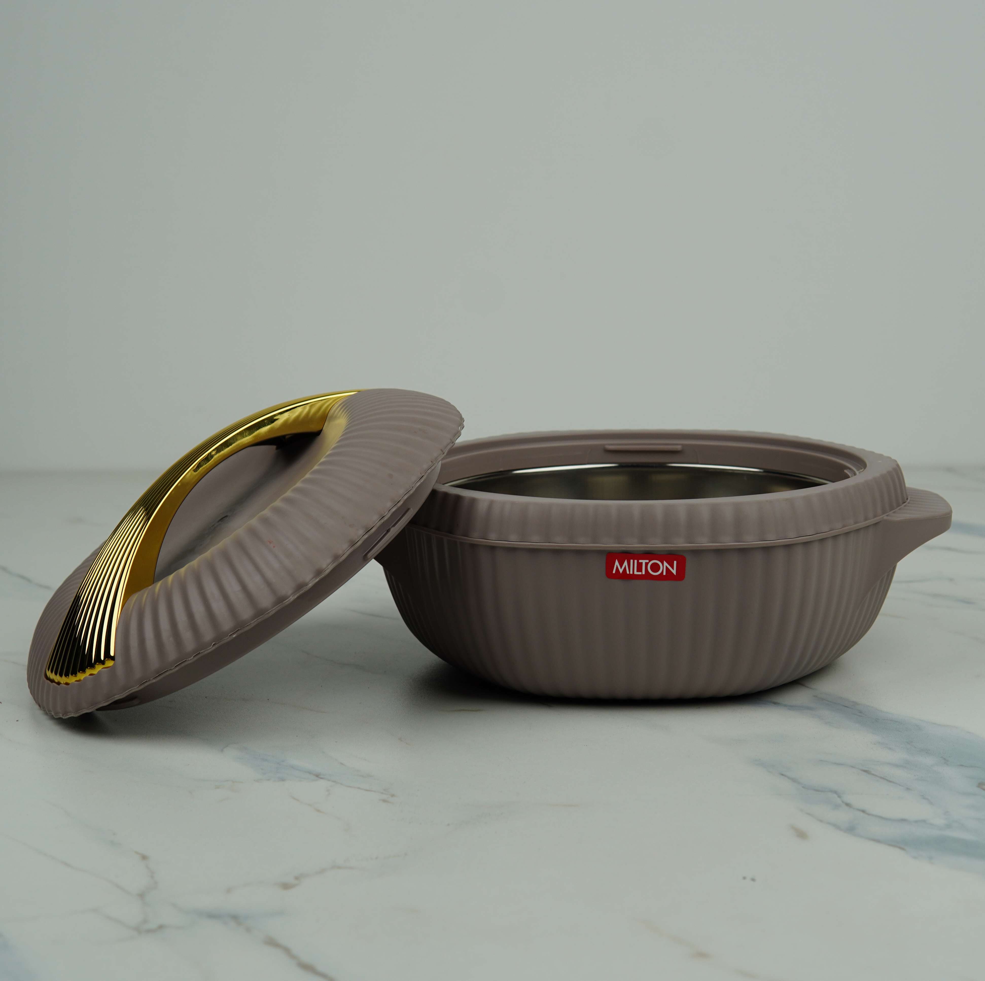 MILTON Oyster 1500 Designer Insulated Casserole - 1.5L Hot Pot with Wooden Handle (Mint Green)