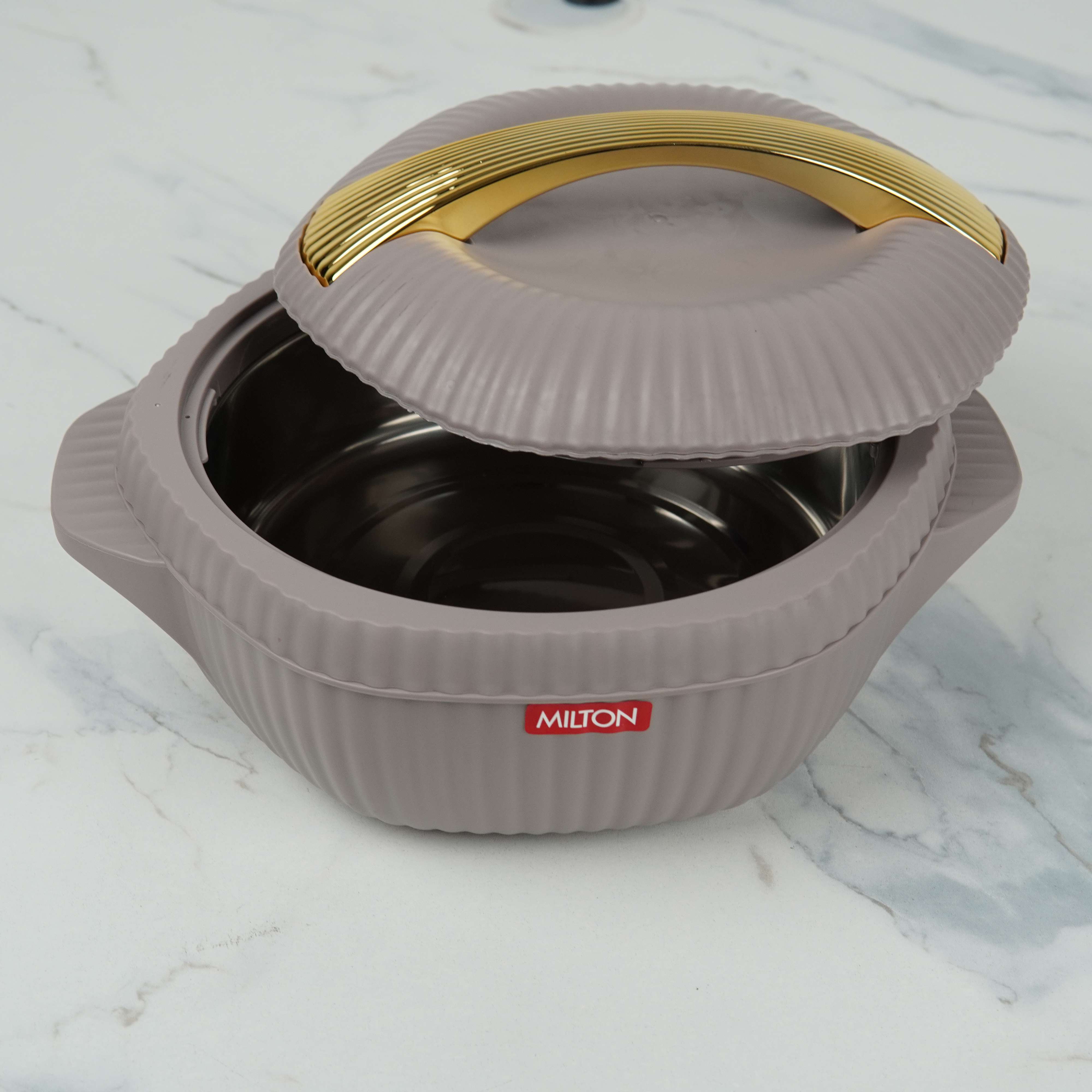 MILTON Oyster 1500 Designer Insulated Casserole - 1.5L Hot Pot with Wooden Handle (Mint Green)