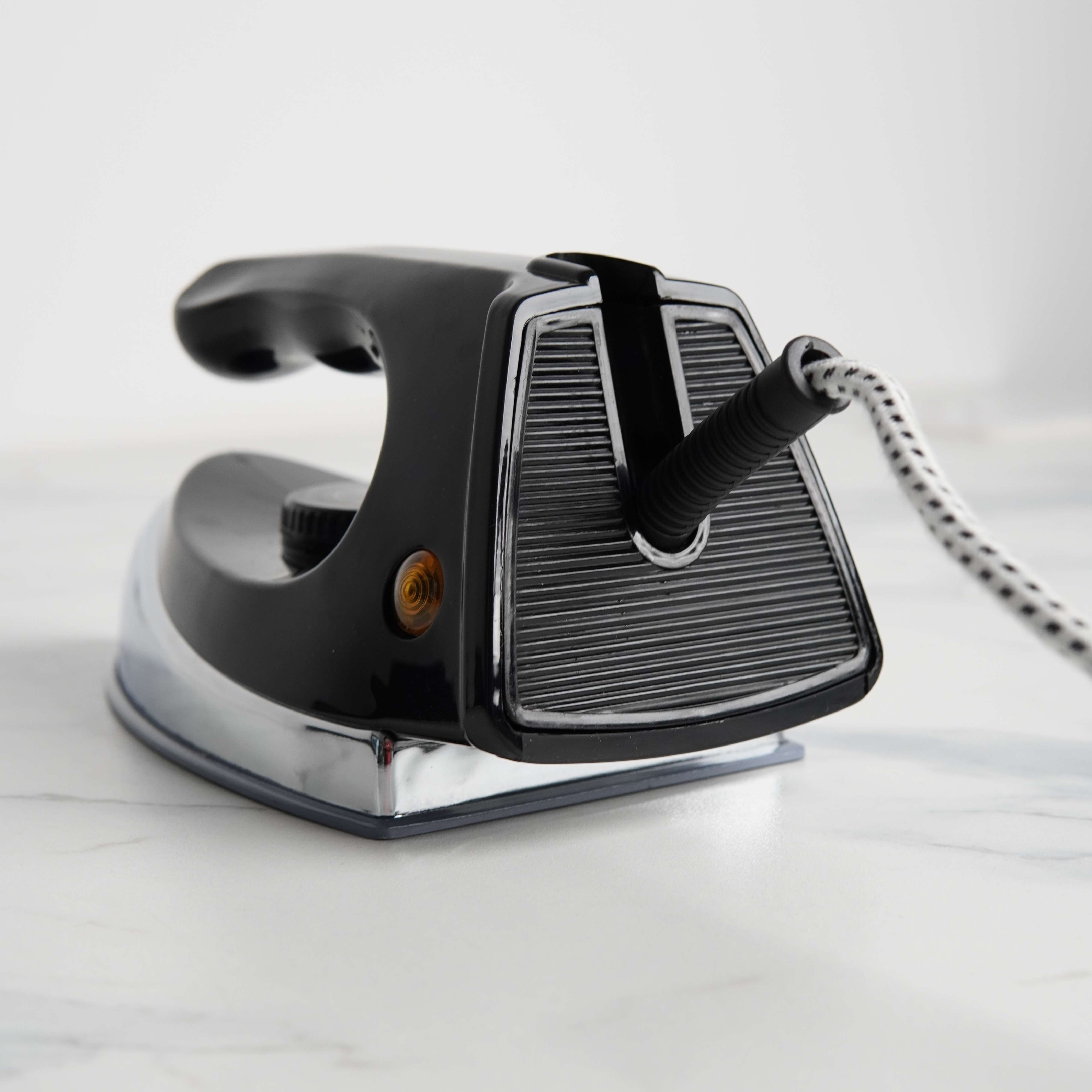 Novena Black Berry Automatic Dry Iron NI-1185 – 1000W