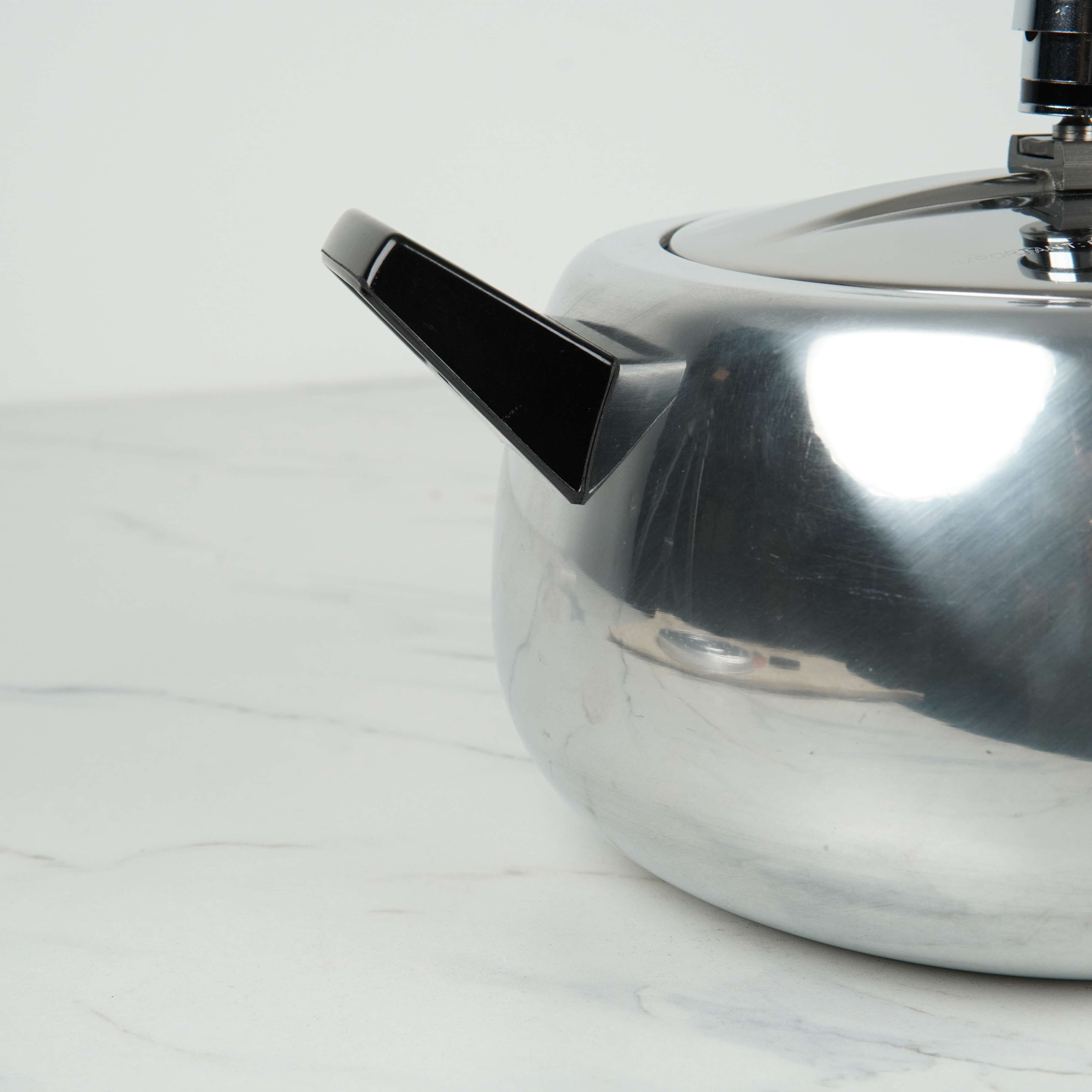 Hawkins Contura Pressure Cooker – 6.5L