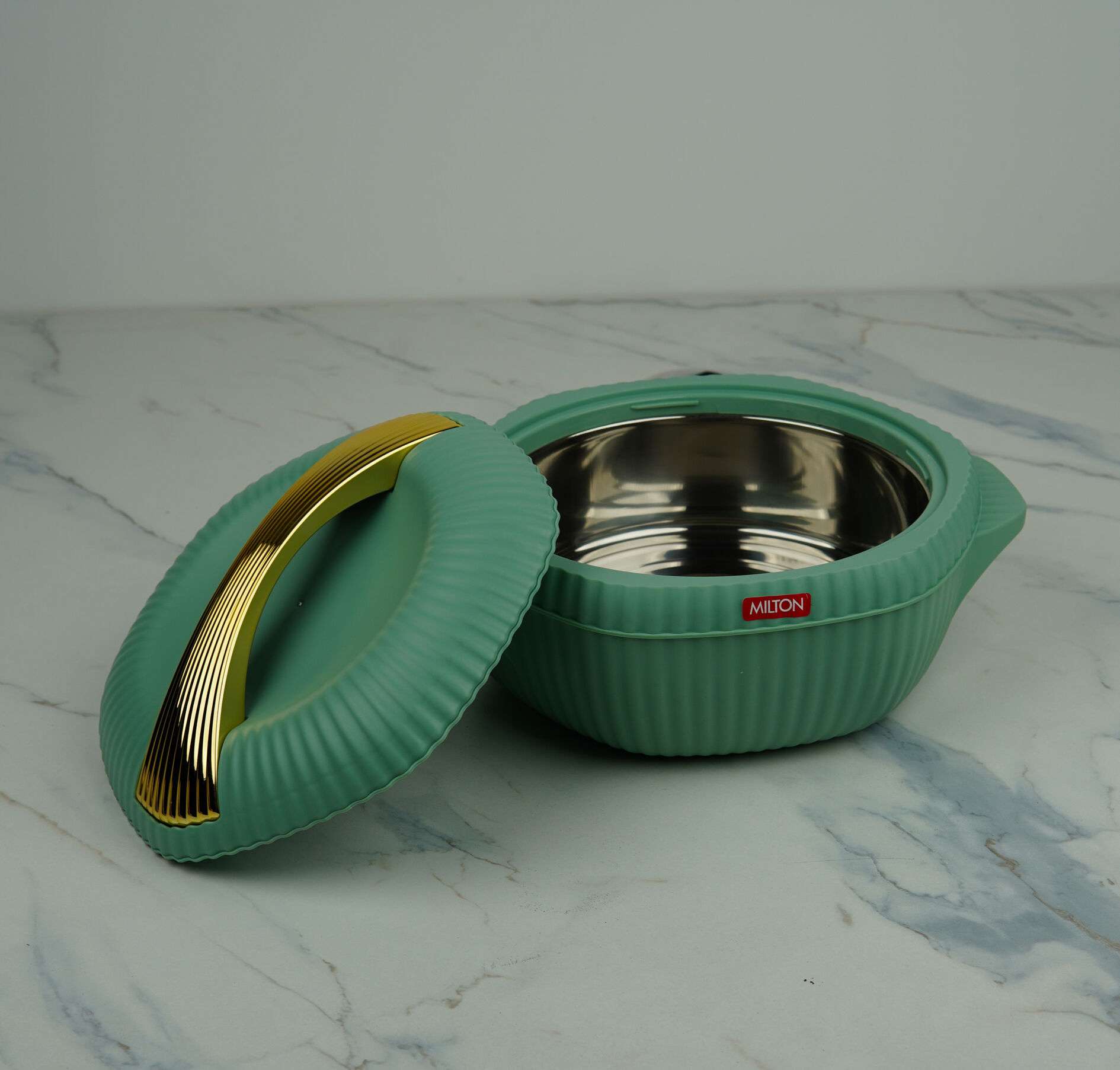MILTON Oyster 2500 Designer Insulated Casserole - 2.5L Hot Pot with Wooden Handle (Mint Green) - 50 Years Special Edition