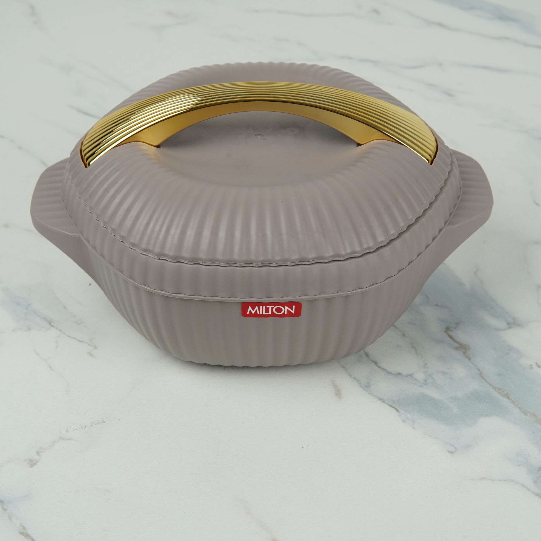 MILTON Oyster 1500 Designer Insulated Casserole - 1.5L Hot Pot with Wooden Handle (Mint Green)