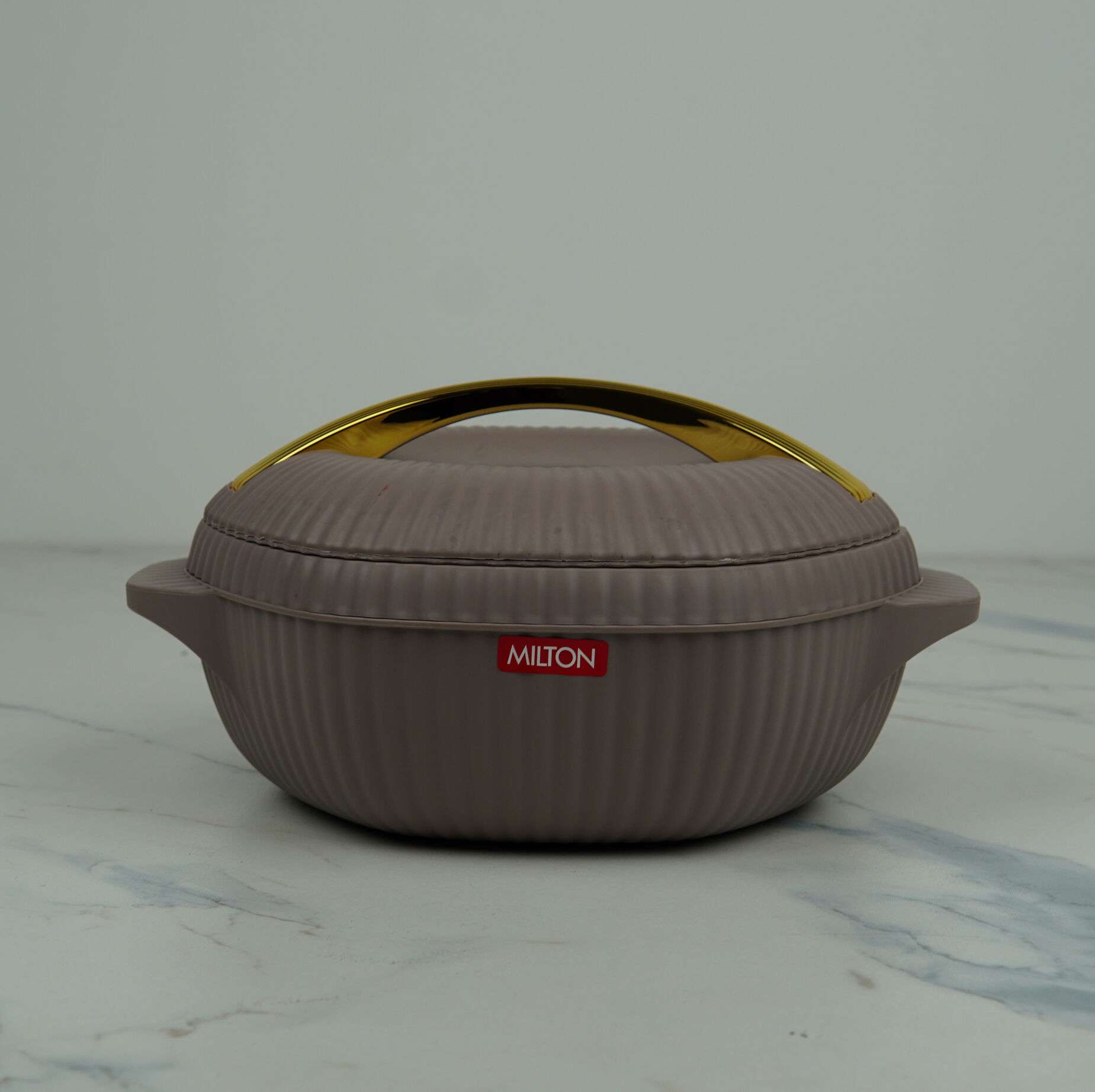 MILTON Oyster 1500 Designer Insulated Casserole - 1.5L Hot Pot with Wooden Handle (Mint Green)