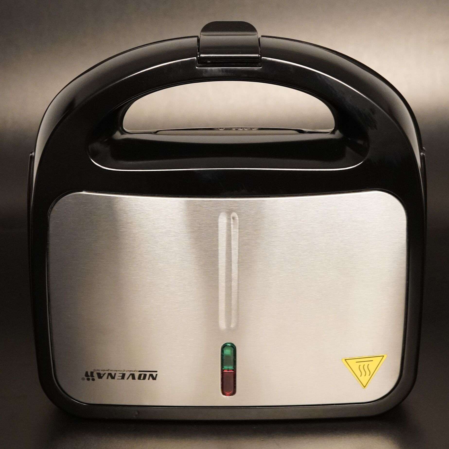 Novena NSWM-2025 Double Waffle & Sandwich Maker – 850W, 2-in-1 Family Fun Machine with Non-Stick Interchangeable Plates